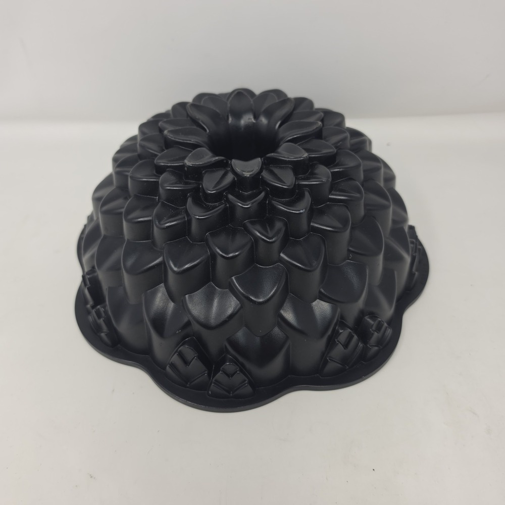 Nordic Ware Chrysanthemum Bundt Cake Pan Mold 10 Cup